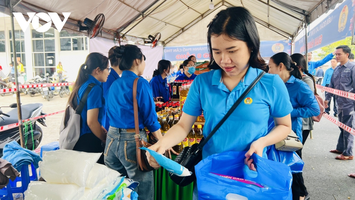 Cần Thơ tổ chức chợ Tết công đoàn, chia sẻ với công nhân khó khăn